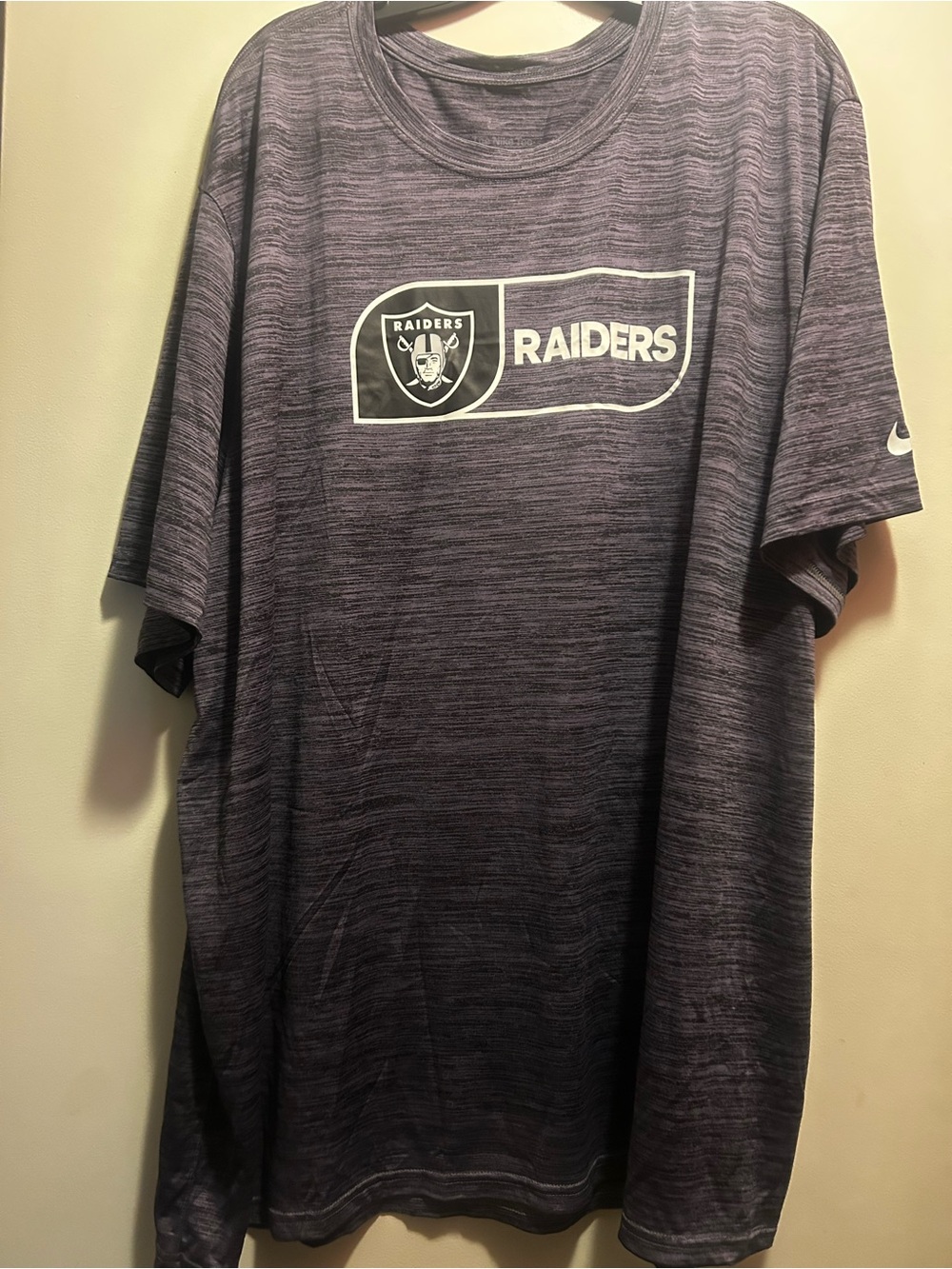 NWT Raiders Logo Athletic Dri Fit Tee - Heathered Black and gray